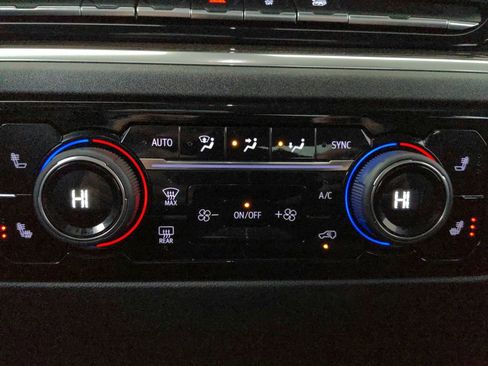 Used 2025 Chevrolet Silverado 2500 LT w/ Convenience Package image 21