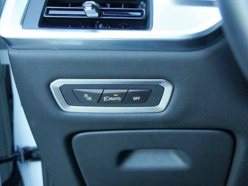 Used 2025 BMW X7 xDrive40i w/ M Sport Package image 16