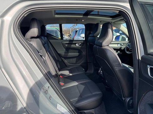 Certified 2025 Volvo XC40 B5 Core image 11