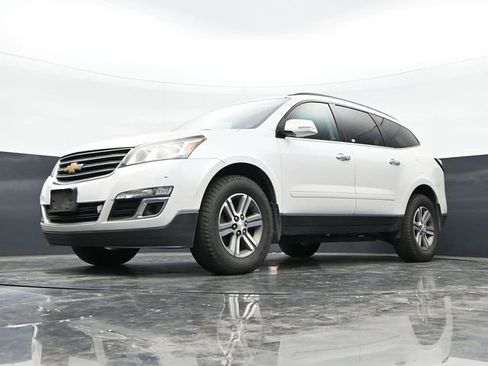 Used 2017 Chevrolet Traverse LT FWD image 19