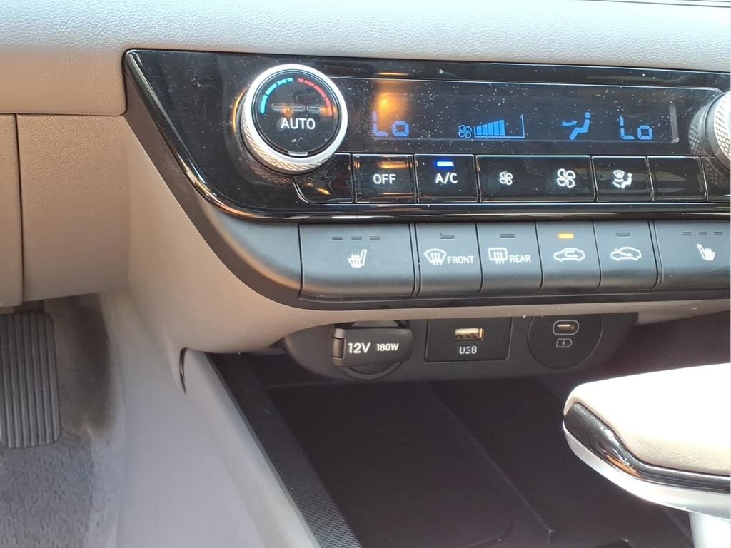 Used 2025 Hyundai Elantra SEL FWD image 7