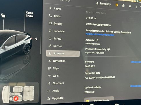 Used 2023 Tesla Model Y Long Range image 38