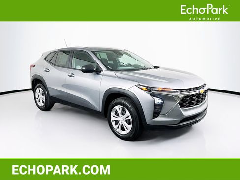 Used 2024 Chevrolet Trax LS w/ Driver Confidence Package image 1