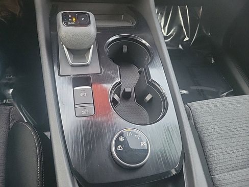 Used 2021 Nissan Rogue SV image 15