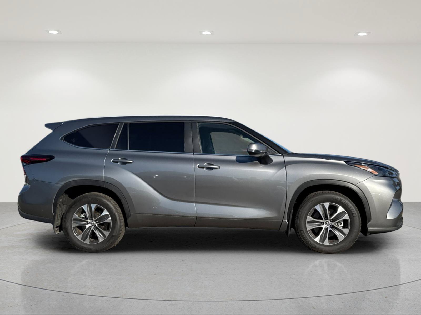 Used 2026 Toyota Highlander XLE AWD/4WD image 5