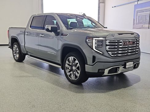 Used 2025 GMC Sierra 1500 Denali w/ Denali Reserve Package AWD/4WD image 4