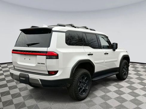 Used 2025 Lexus GX 550 image 2