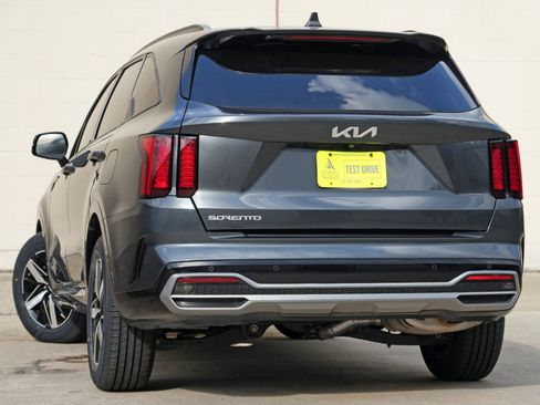 Used 2023 Kia Sorento S FWD image 5