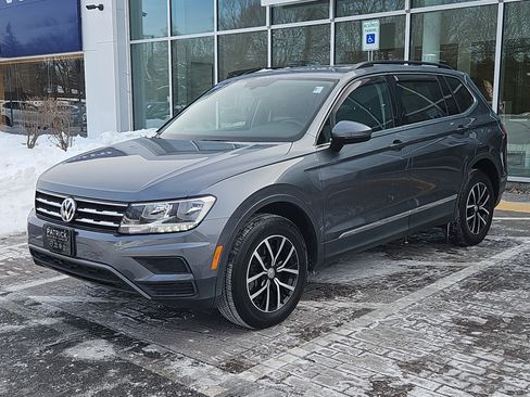 Certified 2021 Volkswagen Tiguan SE w/ Panoramic Sunroof Package image 24