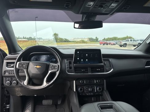 Used 2022 Chevrolet Suburban LT w/ Luxury Package image 10