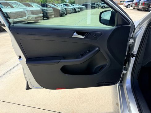Used 2016 Volkswagen Jetta S FWD image 11