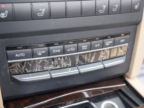 Used 2011 Mercedes-Benz E 350 Cabriolet image 25