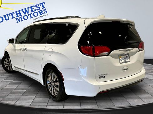 Used 2019 Chrysler Pacifica Touring-L Plus w/ Advanced Safetytec Group FWD image 4