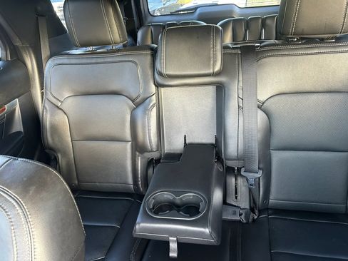 Used 2018 Ford Explorer Limited AWD/4WD image 10