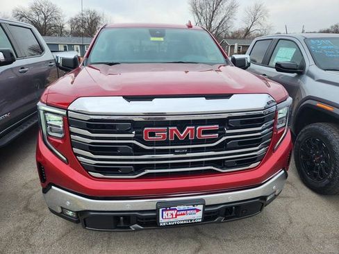 New 2026 GMC Sierra 1500 SLT image 2