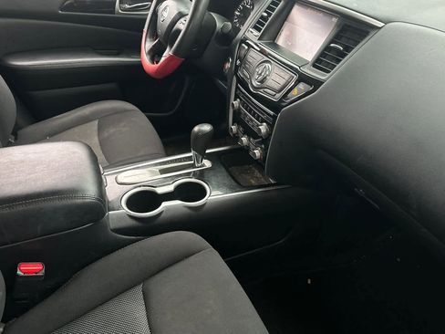 Used 2019 Nissan Pathfinder S image 18
