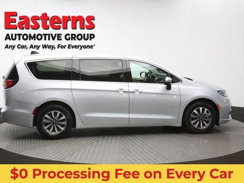 Used 2023 Chrysler Pacifica Touring-L FWD image 46