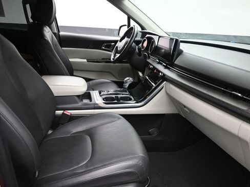 Used 2022 Kia Carnival EX FWD image 9