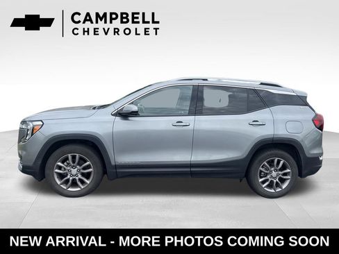Used 2023 GMC Terrain SLT AWD/4WD image 2