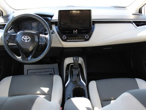 Used 2025 Toyota Corolla LE image 20