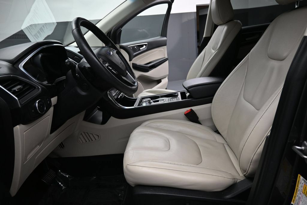 Used 2020 Ford Edge Titanium AWD/4WD image 10