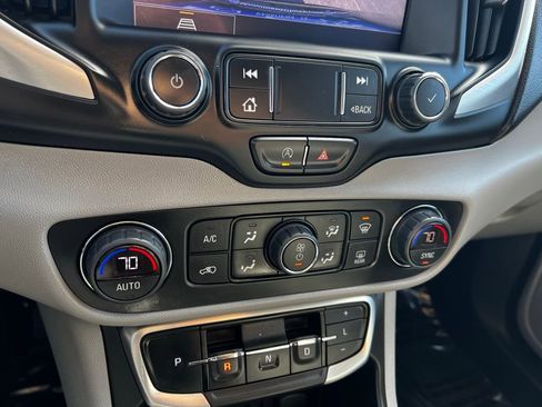 Used 2024 GMC Terrain SLT image 38