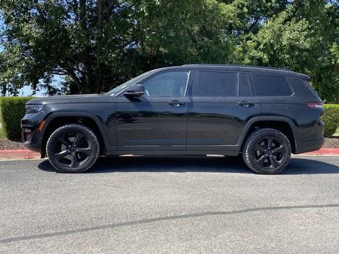 Used 2024 Jeep Grand Cherokee Overland AWD/4WD image 12