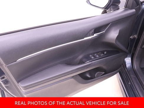 Used 2018 Toyota Camry SE w/ Moonroof Package FWD image 6