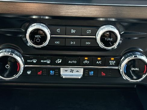 Used 2024 Ford F250 Lariat w/ Chrome Package AWD/4WD image 22