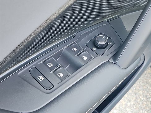 New 2025 Volkswagen Tiguan SE R-Line image 16