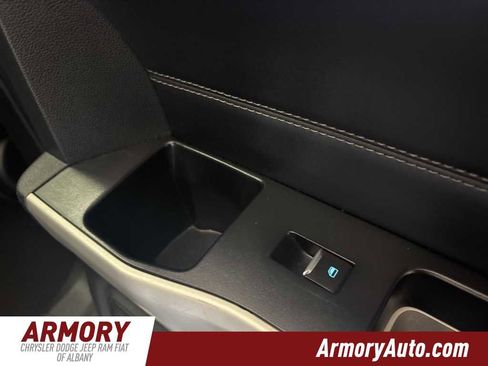 Used 2021 Ford Explorer XLT image 32