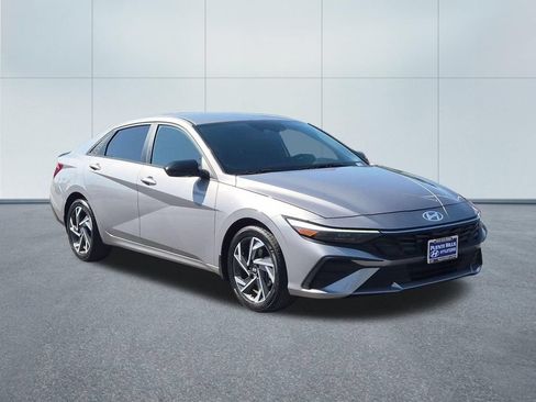 Used 2025 Hyundai Elantra Sport FWD image 8
