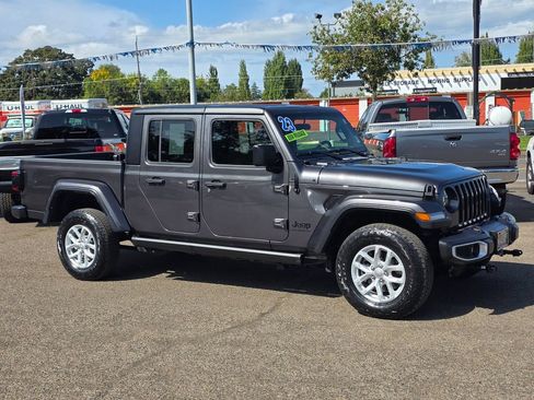 Used 2023 Jeep Gladiator Sport AWD/4WD image 3