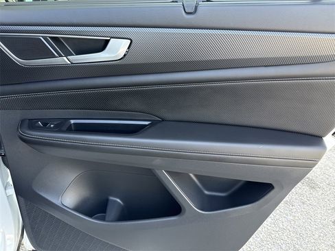 Certified 2024 Volkswagen Atlas Cross Sport SEL R-Line image 34