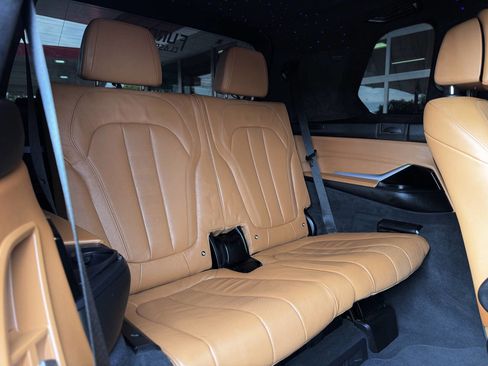 Used 2022 BMW X7 xDrive40i w/ M Sport Package AWD/4WD image 44
