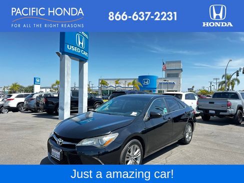 Used 2017 Toyota Camry SE FWD image 1