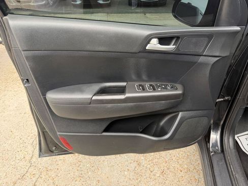 Used 2022 Kia Sportage LX FWD image 11