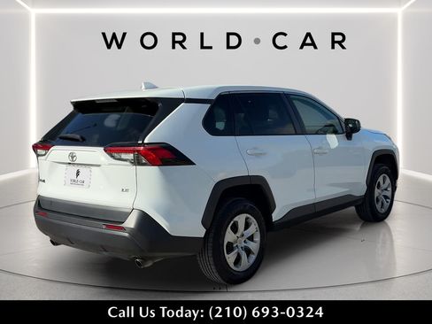 Used 2022 Toyota RAV4 LE FWD image 3