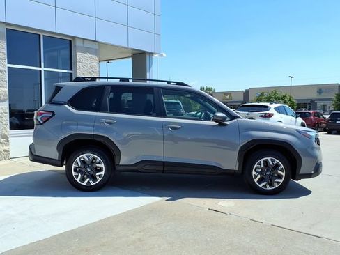 Certified 2025 Subaru Forester Premium w/ Convenience Package #1 AWD/4WD image 4