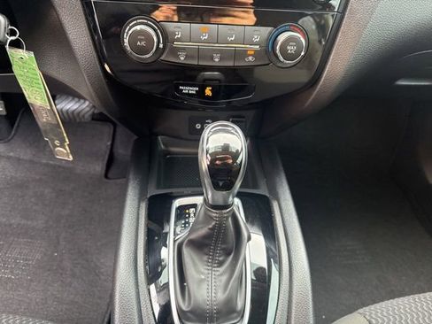 Used 2021 Nissan Rogue Sport S image 20