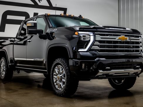 Used 2024 Chevrolet Silverado 2500 High Country w/ High Country Premium Package AWD/4WD image 31