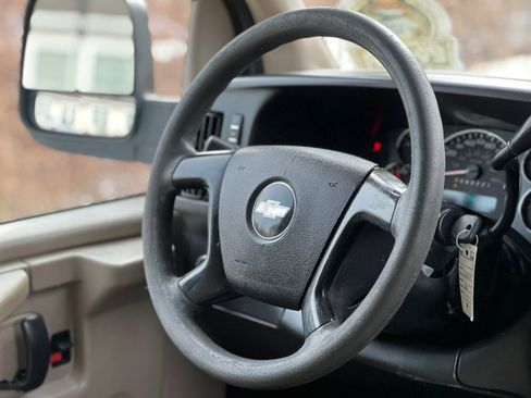 Used 2009 Chevrolet Express 1500 RWD 1500 135 image 15