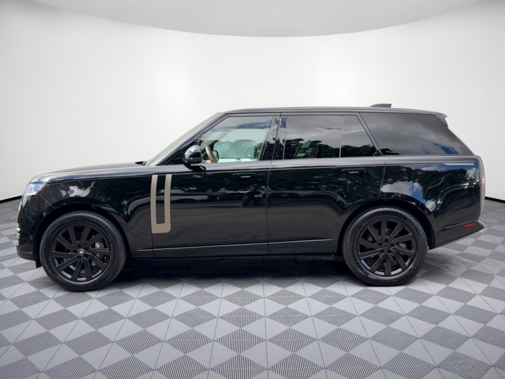 Used 2023 Land Rover Range Rover SE AWD/4WD image 2
