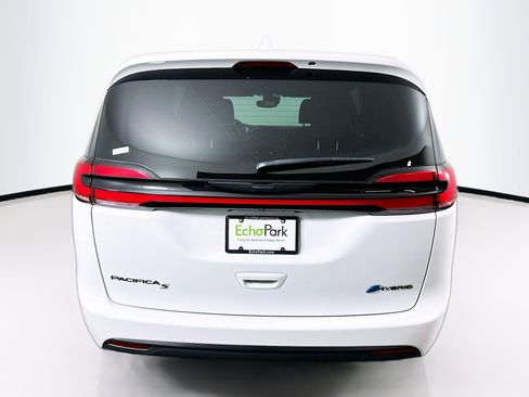 Used 2022 Chrysler Pacifica Touring-L w/ S Appearance Package image 7