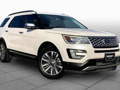 Used 2017 Ford Explorer Platinum AWD/4WD image 3