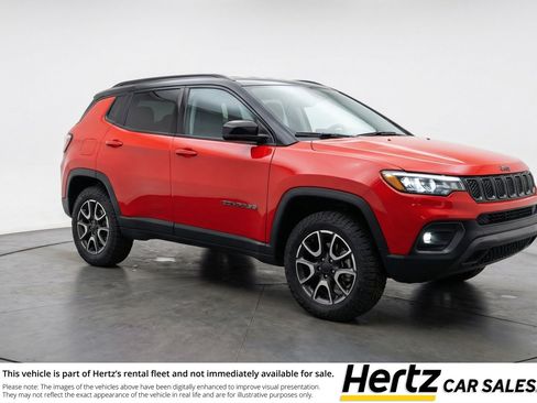 Used 2025 Jeep Compass Trailhawk image 1