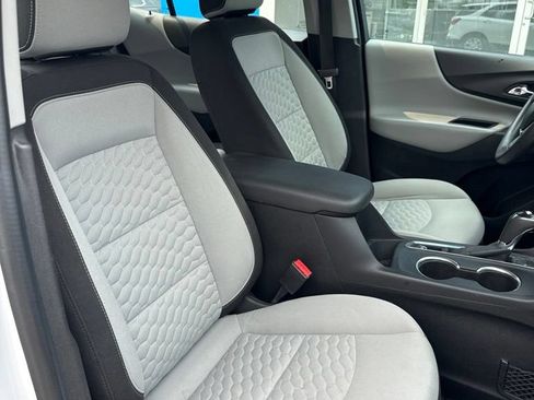 Used 2018 Chevrolet Equinox LS FWD image 19