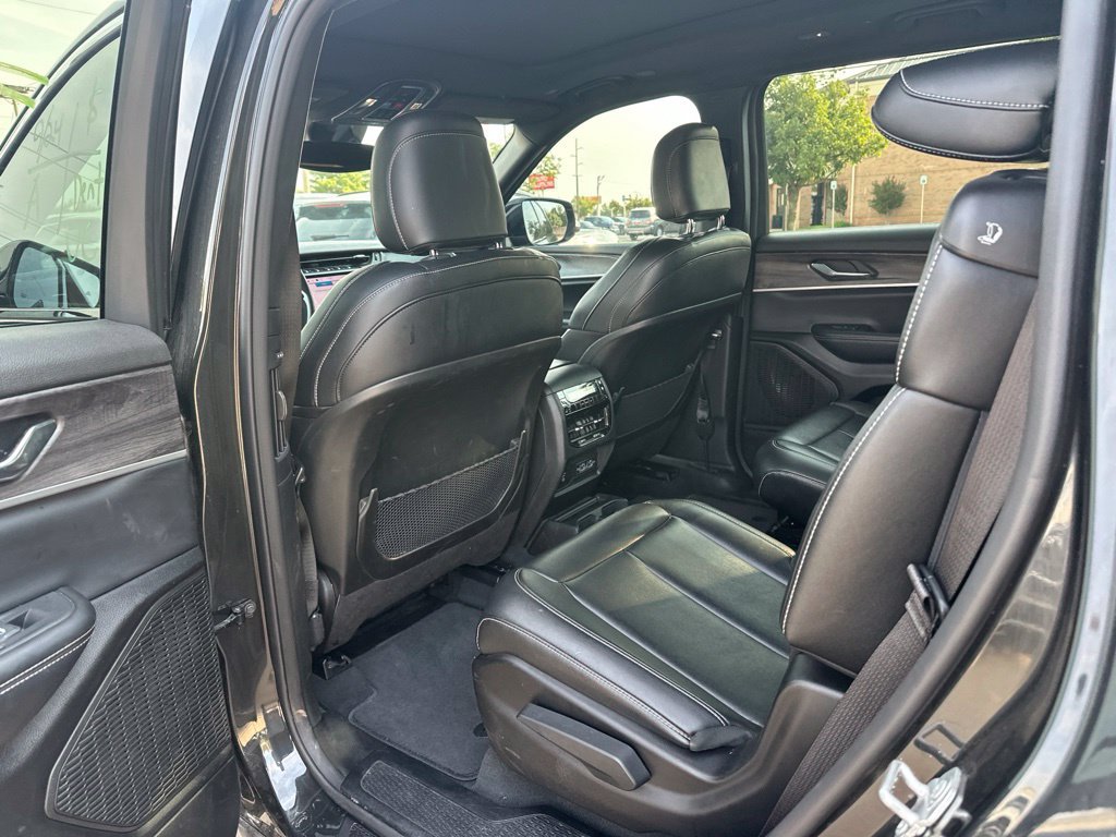 Used 2024 Jeep Grand Cherokee L Limited RWD image 28