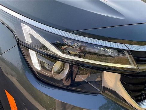 Used 2025 Kia Seltos S AWD/4WD image 28