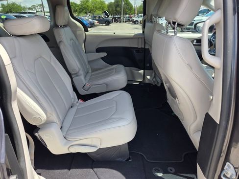 Used 2021 Chrysler Voyager Lxi FWD image 14